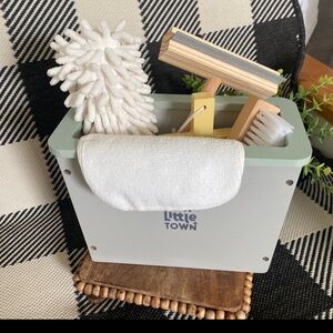 Little Town Wooden Cleaning Set
